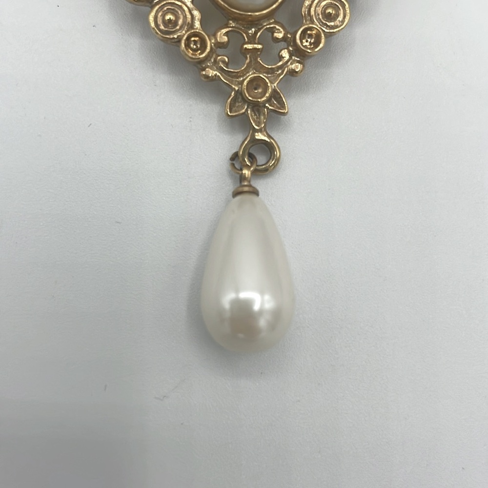 Victorian Style Gold and Cream Filigree Brooch with Pearl Accents - Picture 3 of 5